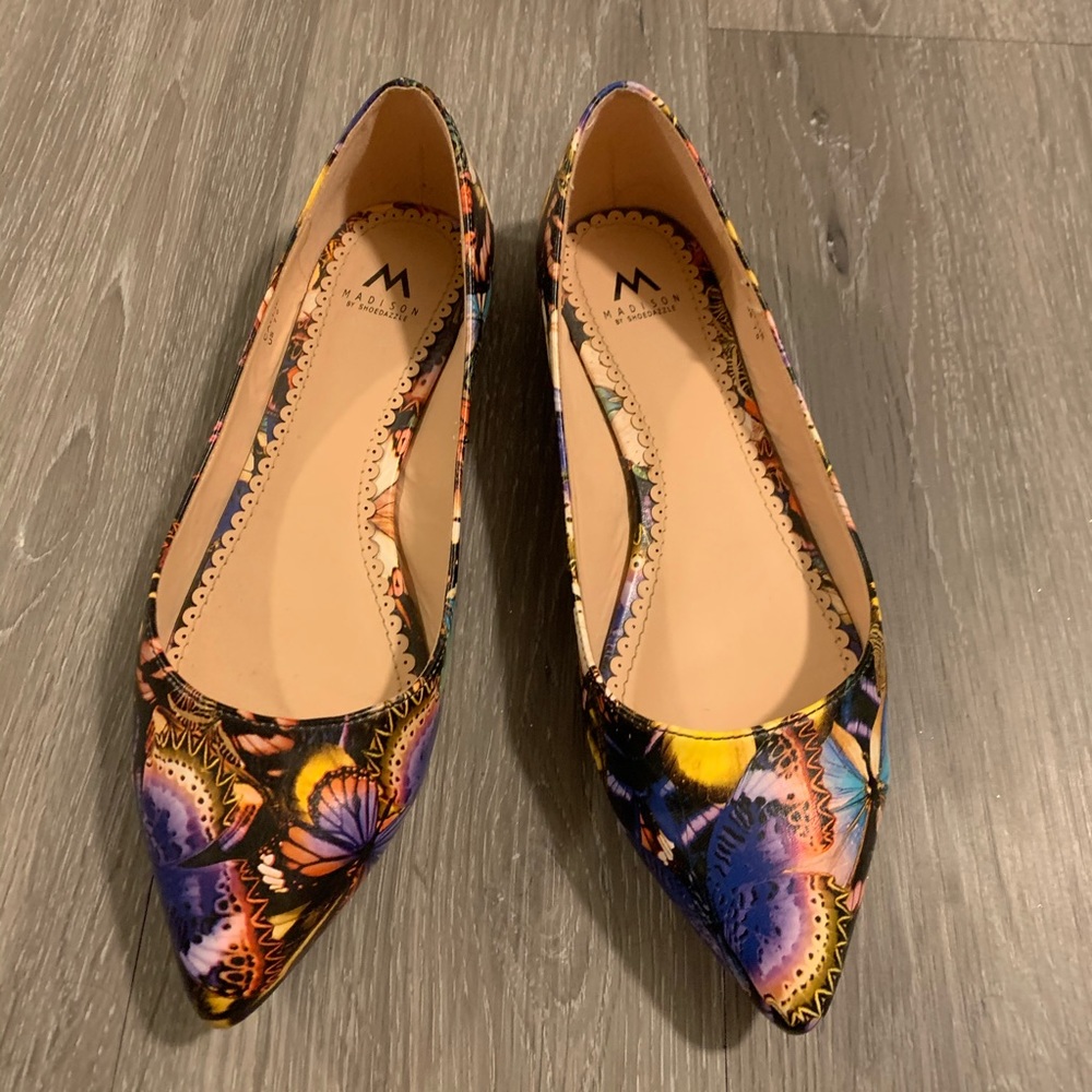Flat shoes